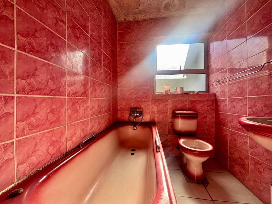 2 Bedroom Property for Sale in Mandela Park Western Cape